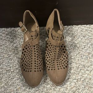 Jasmin booties with vented top